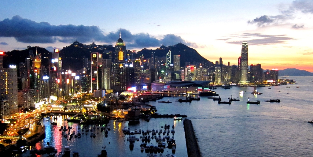 Hong_Kong_Island_Skyline_201108.jpg